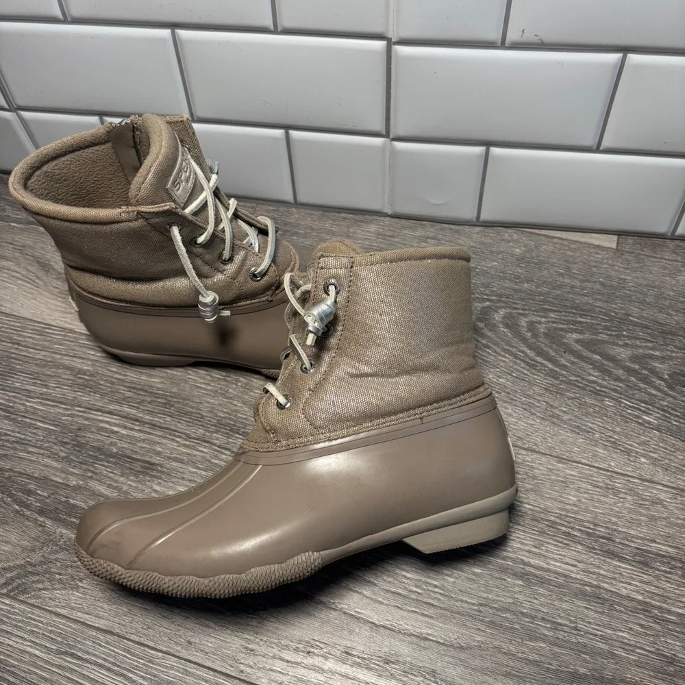 Sperry Top-Sider‎ Women's Saltwater Duck Boots Light Grey Metallic Women's 7.5